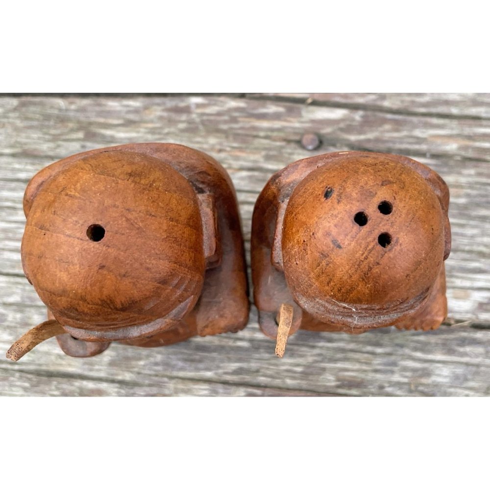 Vintage Carved Wood Asian Man with cane Salt and Pepper shakers - Picture 7 of 11
